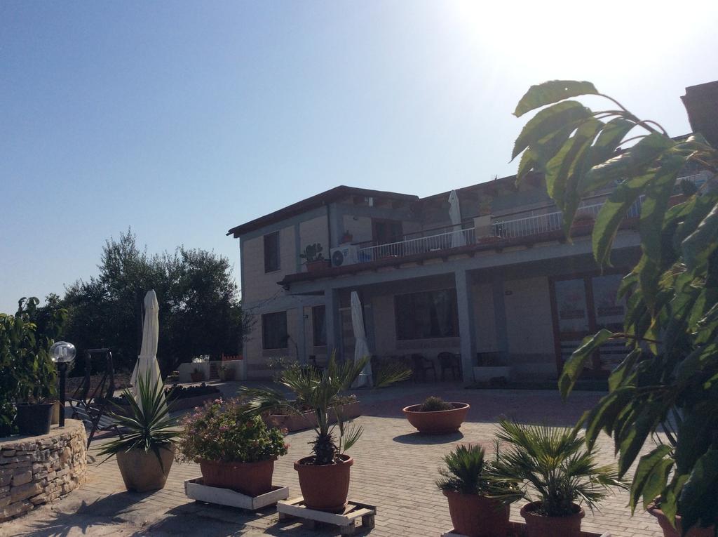 Agriturismo La Ferrovia Molfetta Buitenkant foto